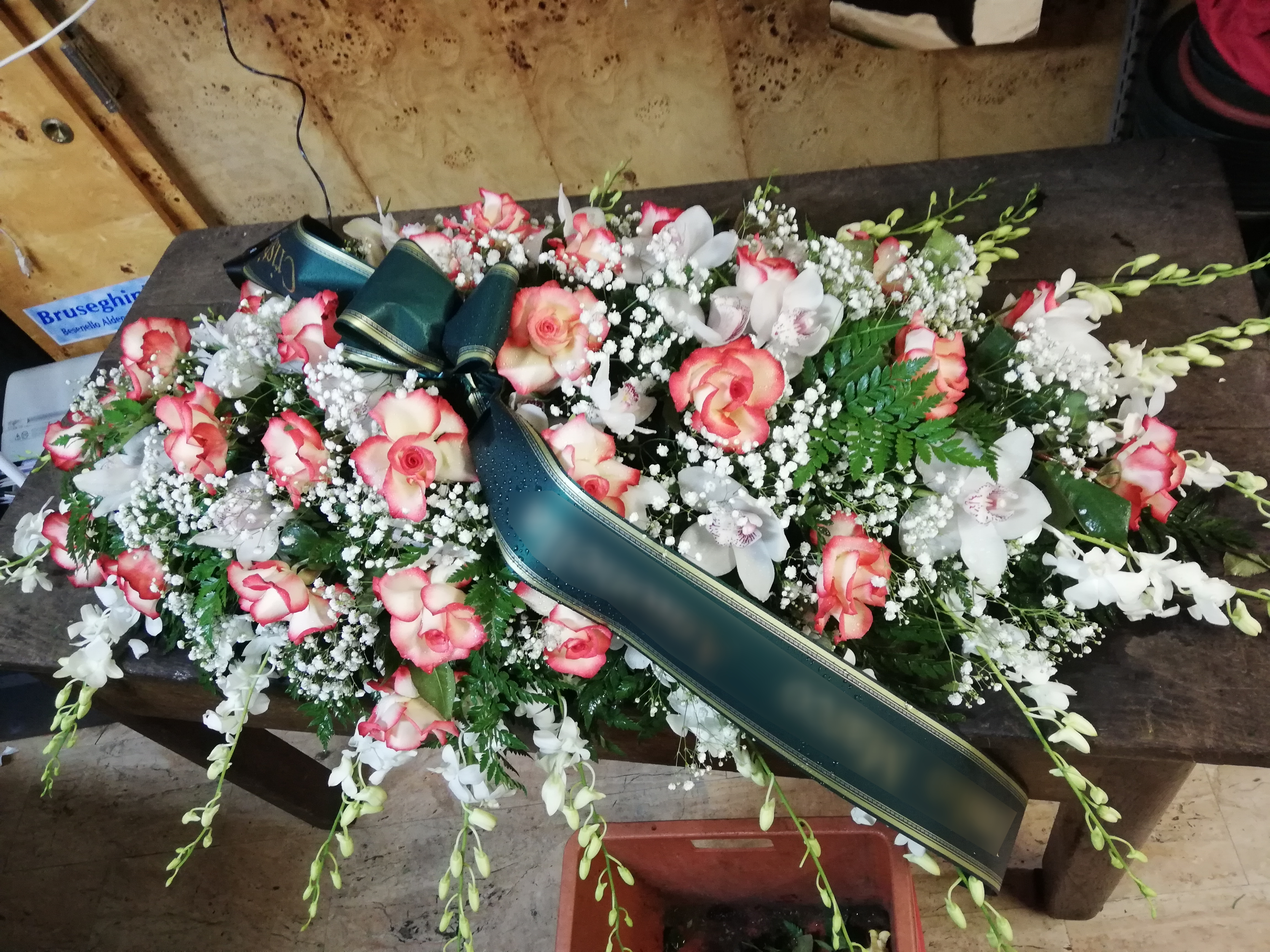 Copricassa Funebre Rose Velo da Sposa Dendrobium Orchidee Fioreria Bruseghini Besenello Trento